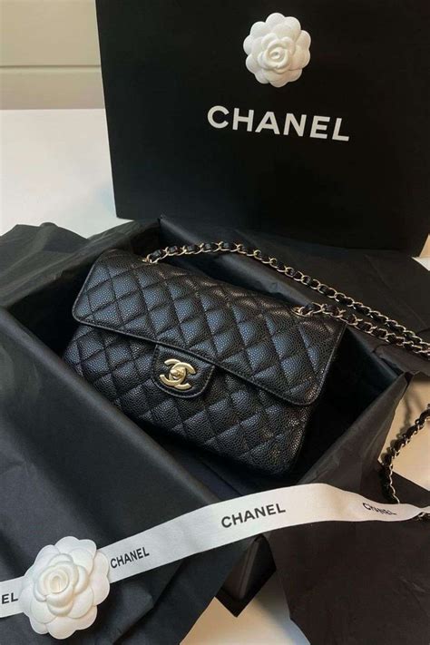 chanel classic double flap medium lambskin|caviar vs lambskin Chanel.